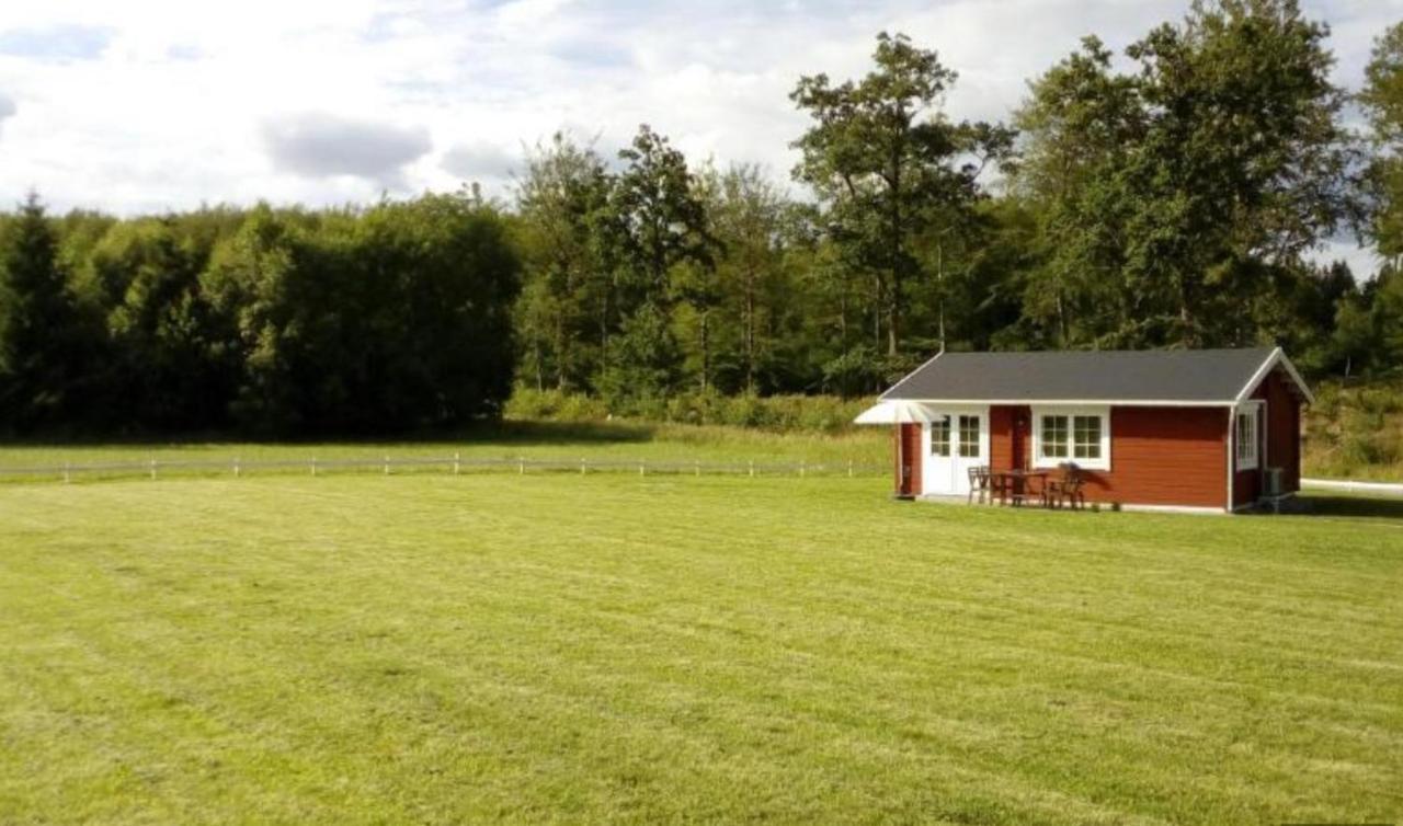 Cozy Cottage Near Lake Hässleholm Exteriör bild